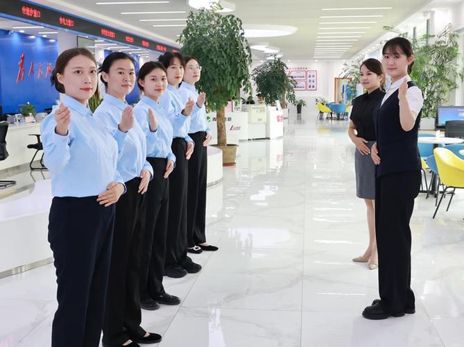 高新区王因街道便民服务中心开展礼仪培训 提升票务代理服务水平